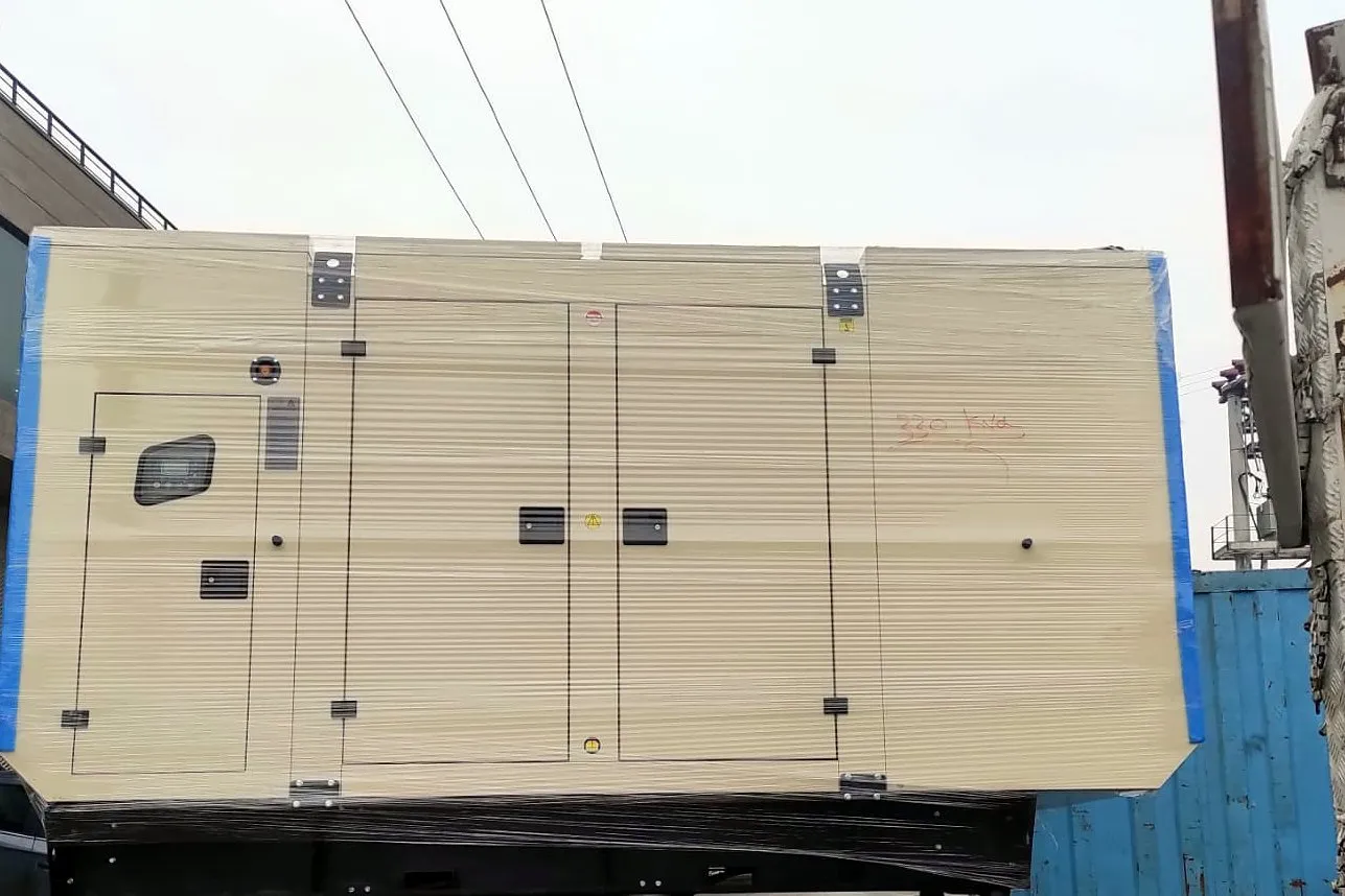 Jeneratör setinin forkliftle yüklenmesi